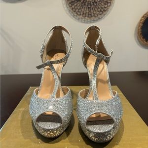 Thalia Sodi Silver Platform heels. Size 10